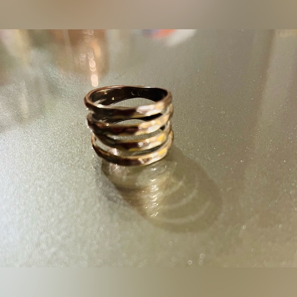 Stella & Dot Gold Spiral Ring Size 8 - Picture 1 of 4